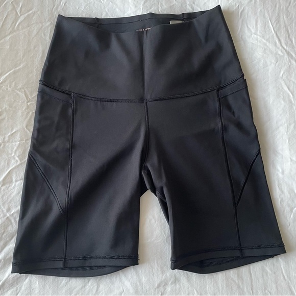Calia | High-Waisted Bike Shorts w/ Pockets - Size M - Picture 2 of 8
